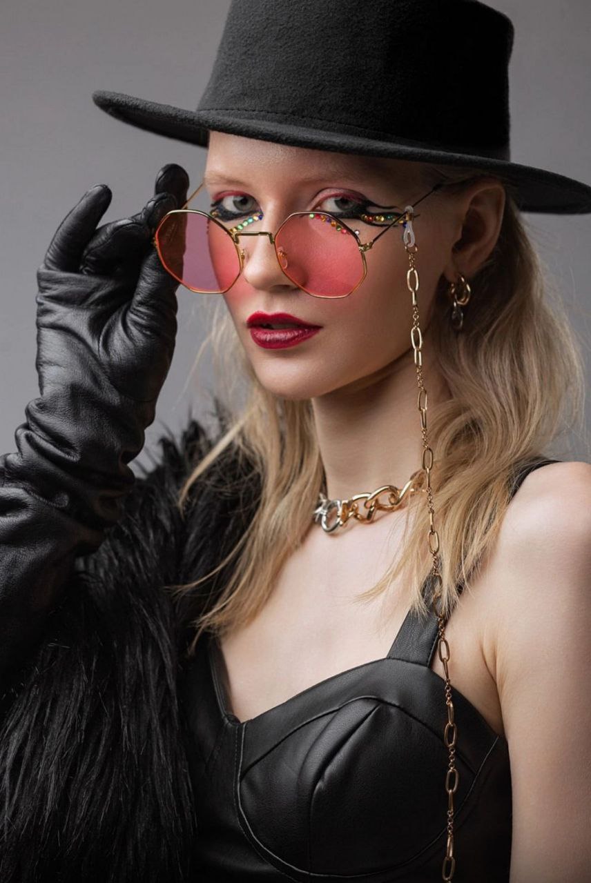 Stylisches Fotoshooting-Make-up und Styling – Look-Kreation von Visagistin und Stylistin Natali Beliaeva in Nürnberg.