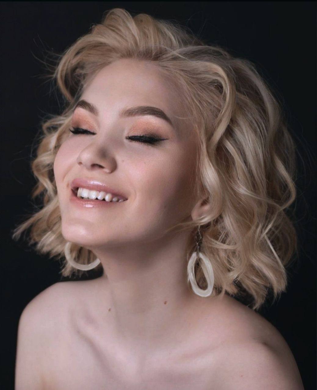 Natürliches Tages-Make-up mit warmen Lidschatten – Arbeit der Visagistin Natali Beliaeva in Bayern