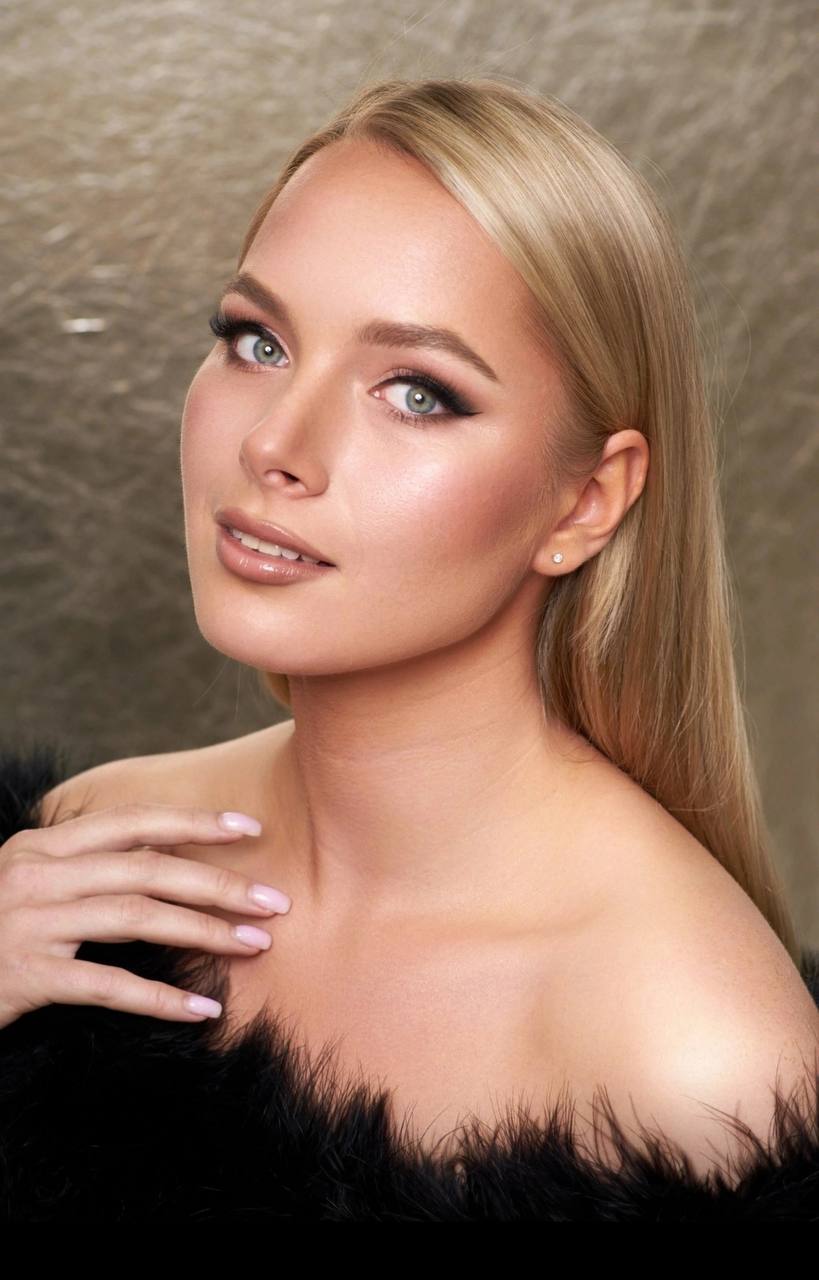 Dezentes Make-up mit Fokus auf die Augen – Tages-Make-up von Visagistin Natali Beliaeva in Bayern