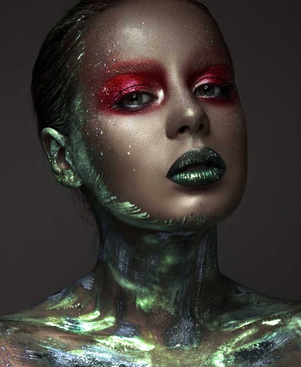 Kreatives Make-up mit Metallic-Effekt und Bodypainting, Visagistin Natali Beliaeva, Nürnberg