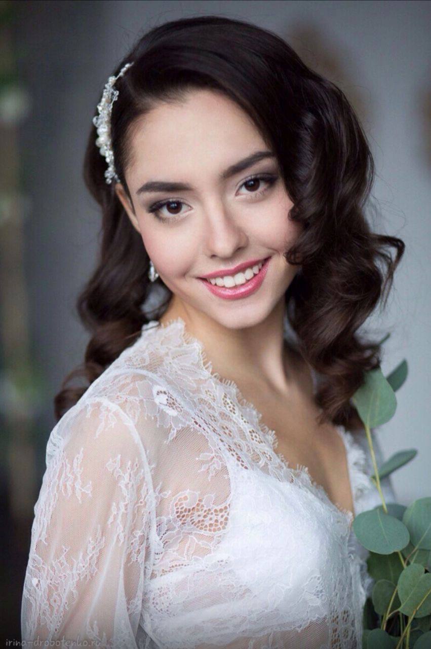 Braut-Make-up und Frisur mit Locken, Braut-Look von Natali Beliaeva