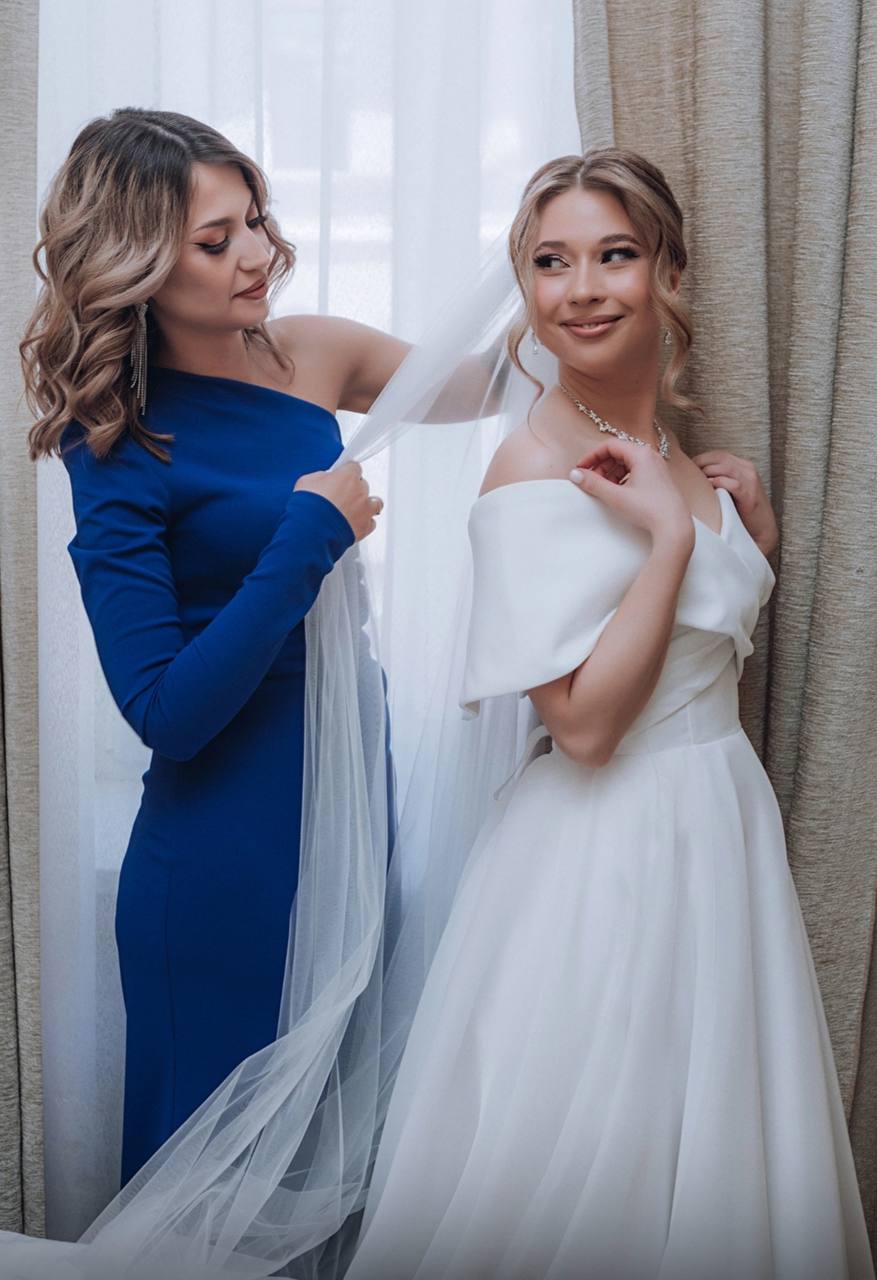 Brautvorbereitung am Hochzeitsmorgen, Make-up und Frisur von Natali Beliaeva