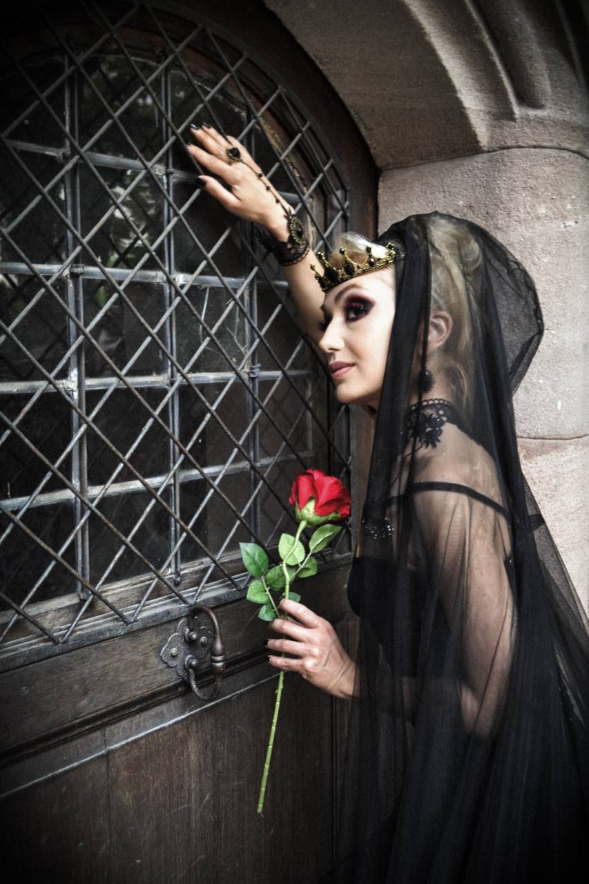 Kunst-Fotoshooting im Gothic-Stil mit Make-up und Styling von Natali Beliaeva
