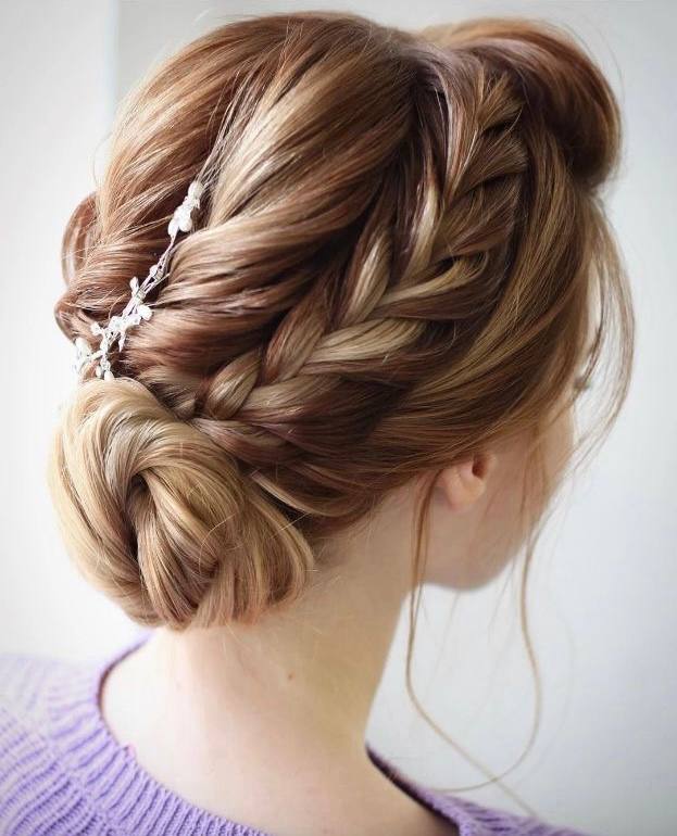 Elegante Brautfrisur mit Flechtelementen und Accessoire, Natali Beliaeva, Stylistin